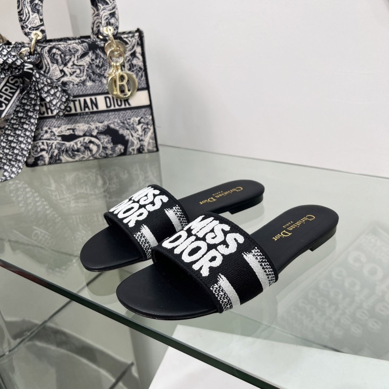 ch**an D*or slippers